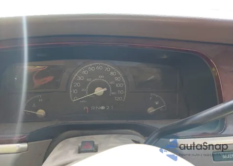 2003 Lincoln Town Car Signature из США, поврежденный, VIN 1LNHM82W43Y623338